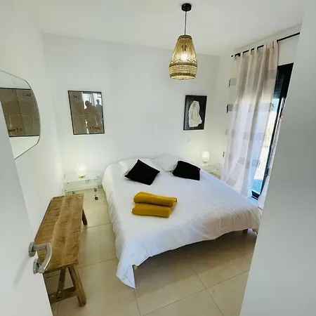 With Private Pool, Lentre Terre Et 빌라
