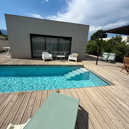 With Private Pool, Lentre Terre Et *